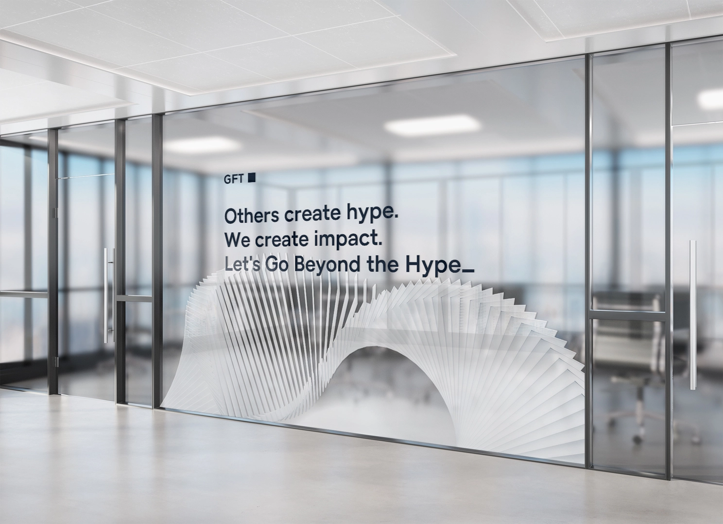 GFT Technology Glasfolie-Mockup im Büro mit dem Markenslogan „Let's Go Beyond the Hype_