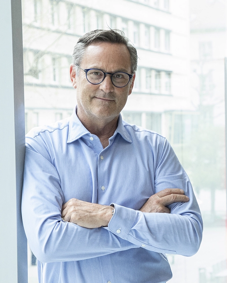LM_contact_volker_portrait LM_contact_volker_portrait